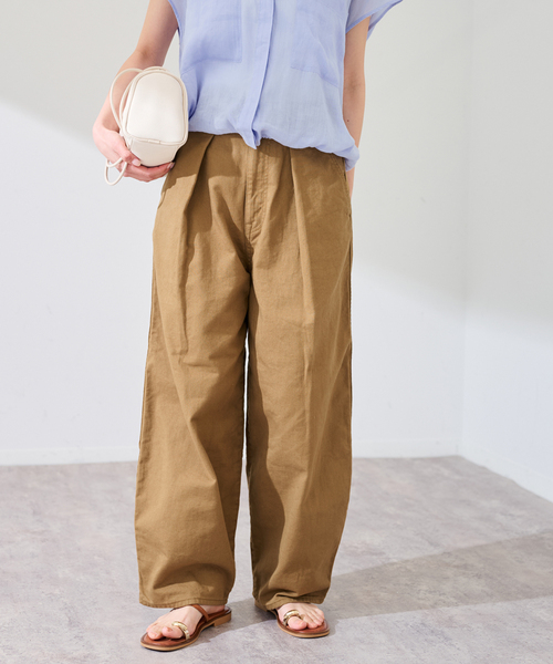 FRAMeWORK（フレームワーク）の「コットンドリルタックパンツ（その他パンツ・レディース・アイボリー/キャメル・36/38）」の2枚目の写真