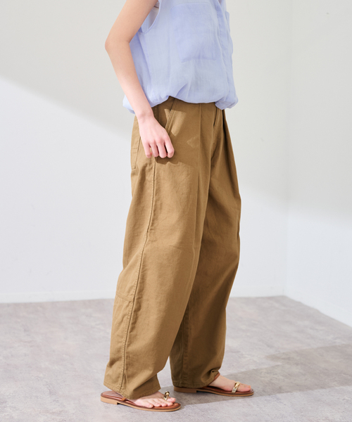 FRAMeWORK（フレームワーク）の「コットンドリルタックパンツ（その他パンツ・レディース・アイボリー/キャメル・36/38）」の22枚目の写真