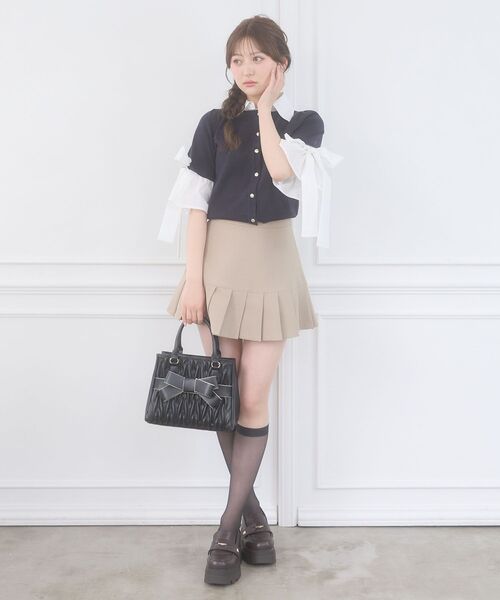 MAJESTIC LEGON(マジェスティックレゴン)の「袖リボンシャツレイヤードライクカーデ(ニット/セーター・レディース・ネイビー/ブラック/ブラック系その他/ベージュ・MEDIUM)」の14枚目の写真