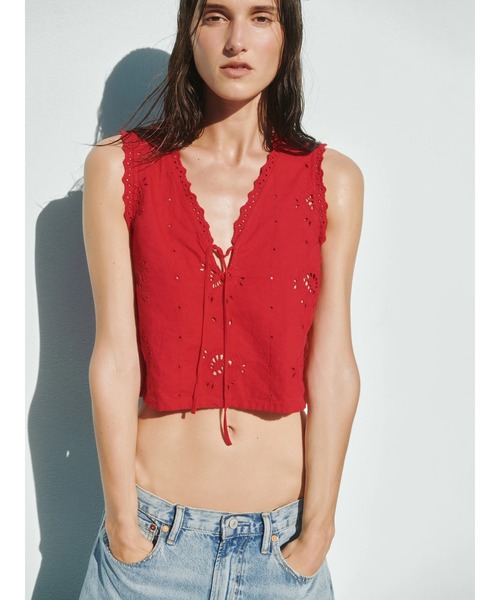 GAP(ギャップ)の「リネンブレンド 刺しゅう クロップド シェルタンクトップ(シャツ/ブラウス・レディース・レッド・XXS/L/M/S/XS)」の6枚目の写真