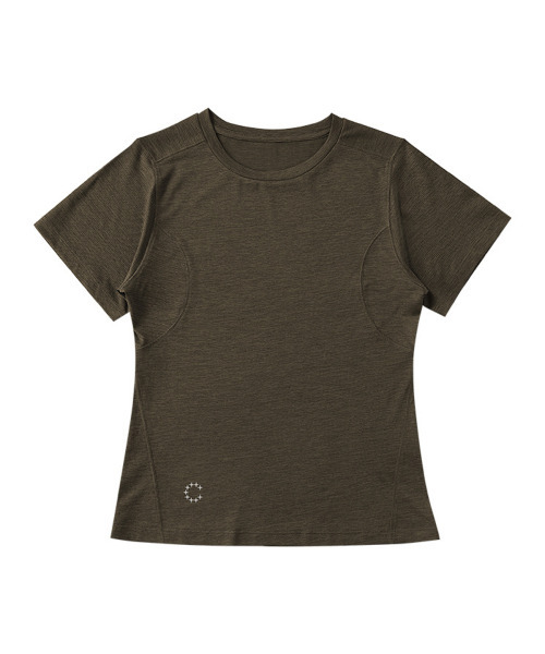 BUTTON SEOUL（ボタンソウル）の「[ウィメンズ] エアリー パフォーマンス ベースレイヤー ショートスリーブ (6カラー)（Tシャツ/カットソー・レディース・オレンジ/パープル/ブラウン/ダークブラウン/オリーブ/ブラック・SMALL/MEDIUM/LARGE）」の9枚目の写真