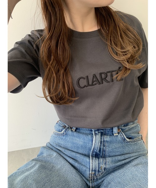 Te chichi(テチチ)の「ウレタン刺繍ロゴスタンダードTシャツ《新色追加》(Tシャツ/カットソー・レディース・オフホワイト/チャコールグレー/グレー/ブラック/ベージュ・F)」の4枚目の写真