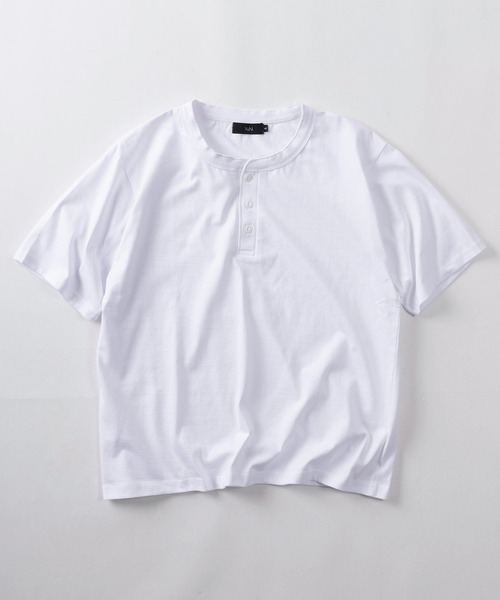 SlashDate(スラッシュデイト)の「【88】無地 短丈 ヘンリーネック Tシャツ/ケミカル加工/ユニセックス/レディース/メンズ/新色追加(Tシャツ/カットソー・メンズ・ホワイト/ブラック/チャコールグレー/レッド・M/L/XL)」の1枚目の写真