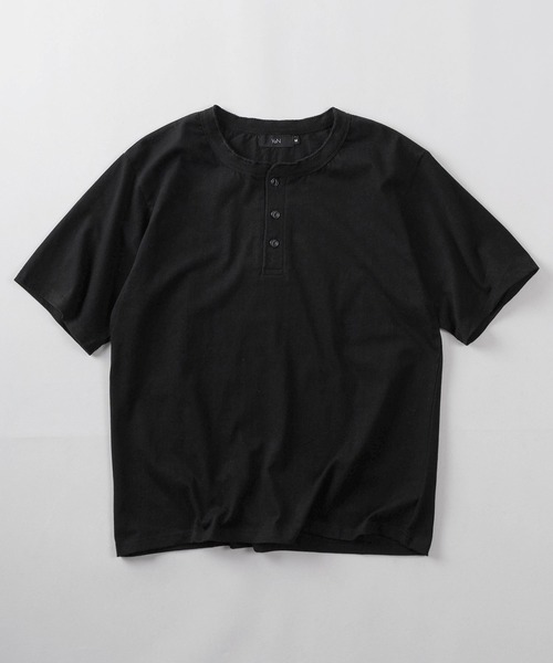 SlashDate(スラッシュデイト)の「【88】無地 短丈 ヘンリーネック Tシャツ/ケミカル加工/ユニセックス/レディース/メンズ/新色追加(Tシャツ/カットソー・メンズ・ホワイト/ブラック/チャコールグレー/レッド・M/L/XL)」の2枚目の写真
