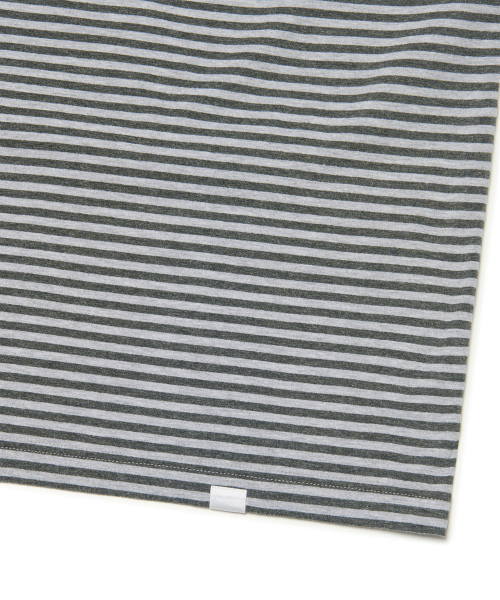 NOMANUAL(NOMANUAL)の「NM CROP BORDER T-SHIRT - GRAY(Tシャツ/カットソー・レディース・その他・SMALL/MEDIUM/LARGE/X-LARGE)」の2枚目の写真