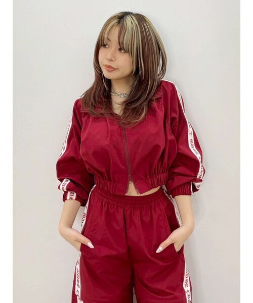 EVRIS（エヴリス）の「ラメラインジャージブルゾン【セットアップ着用可能】（ナイロンジャケット・レディース・ホワイト/ブラック/レッド・FREE）」の3枚目の写真