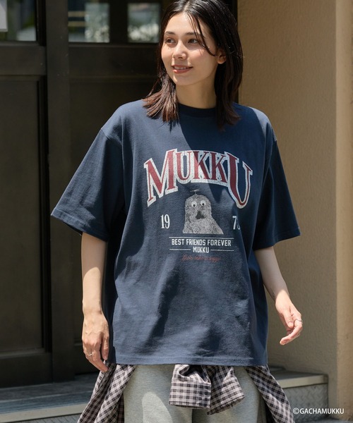 MONO-MART（モノマート）の「【ガチャピン・ムック】別注 ヴィンテージライク アソートプリント 半袖Tシャツ（Tシャツ/カットソー・メンズ・スミクロ/オフホワイト/ホワイト系/ネイビー系・M/L）」の4枚目の写真