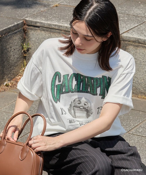 MONO-MART（モノマート）の「【ガチャピン・ムック】別注 ヴィンテージライク アソートプリント 半袖Tシャツ（Tシャツ/カットソー・メンズ・スミクロ/オフホワイト/ホワイト系/ネイビー系・M/L）」の2枚目の写真