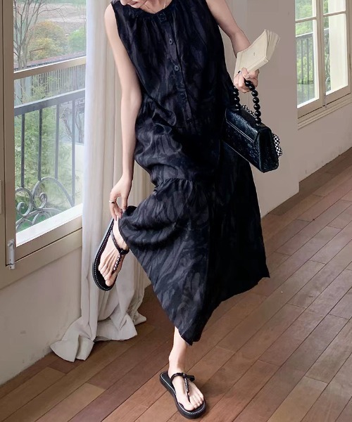AMAJI(アマジ)の「フラワープリント ノースリーブ ロング丈 ワンピース(ワンピース・レディース・ネイビー・MEDIUM/LARGE/X-LARGE)」の3枚目の写真