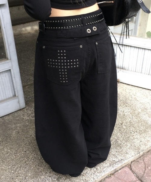 LAMPOON(ランプーン)の「クロススタッズデニムパンツ(デニムパンツ・レディース・ホワイト/ブラック・MEDIUM/LARGE/SMALL)」の4枚目の写真
