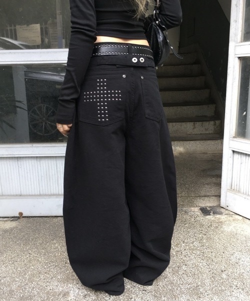 LAMPOON(ランプーン)の「クロススタッズデニムパンツ(デニムパンツ・レディース・ホワイト/ブラック・MEDIUM/LARGE/SMALL)」の8枚目の写真