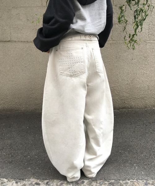 LAMPOON(ランプーン)の「クロススタッズデニムパンツ(デニムパンツ・レディース・ホワイト/ブラック・MEDIUM/LARGE/SMALL)」の15枚目の写真