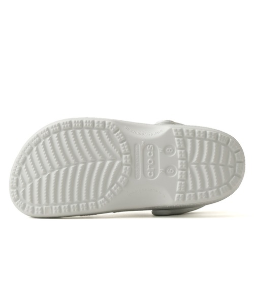 crocs(クロックス)の「crocs Classic Tinted Metallic Clog / クロックス クラシック ティンテッド メタリック クロッグ(サンダル・レディース・シルバー・24.0cm/23.0cm/22.0cm/25.0cm)」の6枚目の写真