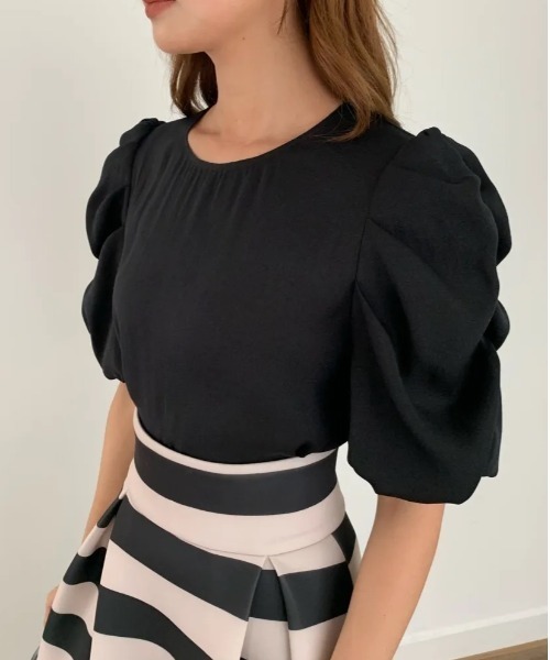 BIRTHDAY BASH(バースデイバッシュ)の「GATHER SLEEVE CHIFFON TOPS(ギャザースリーブ シフォントップス)(Tシャツ/カットソー・レディース・ピンク/ブラック・SMALL/MEDIUM)」の3枚目の写真