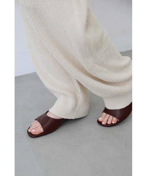 un/neu(アンノイ)の「シンプルヒールミュール(サンダル・レディース・ボルドー/ブラック・SMALL/MEDIUM/LARGE)」の17枚目の写真