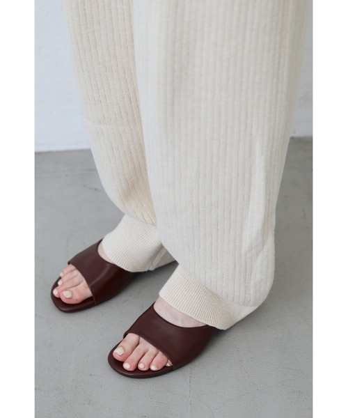 un/neu(アンノイ)の「シンプルヒールミュール(サンダル・レディース・ボルドー/ブラック・SMALL/MEDIUM/LARGE)」の14枚目の写真