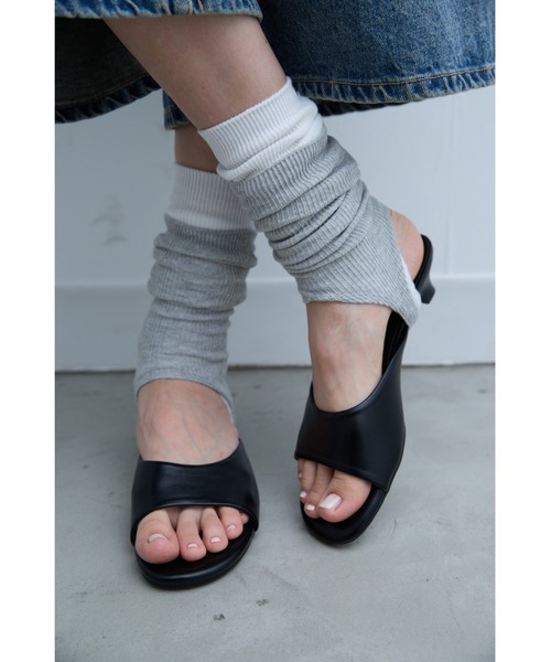 un/neu(アンノイ)の「シンプルヒールミュール(サンダル・レディース・ボルドー/ブラック・SMALL/MEDIUM/LARGE)」の9枚目の写真