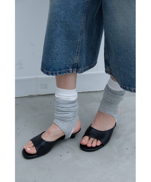 un/neu(アンノイ)の「シンプルヒールミュール(サンダル・レディース・ボルドー/ブラック・SMALL/MEDIUM/LARGE)」の10枚目の写真