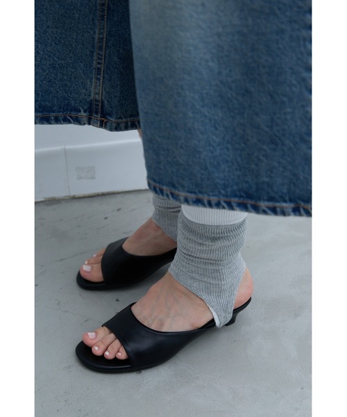 un/neu(アンノイ)の「シンプルヒールミュール(サンダル・レディース・ボルドー/ブラック・SMALL/MEDIUM/LARGE)」の11枚目の写真