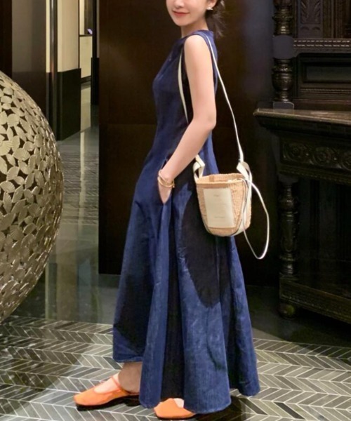 semplice(センプリチェ)の「ノースリーブデニムワンピース(ワンピース・レディース・ブルー・S/M/L)」の2枚目の写真