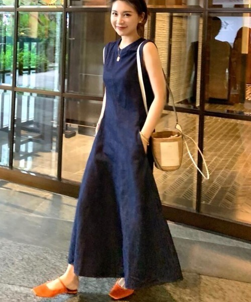 semplice(センプリチェ)の「ノースリーブデニムワンピース(ワンピース・レディース・ブルー・S/M/L)」の7枚目の写真