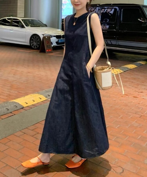 semplice(センプリチェ)の「ノースリーブデニムワンピース(ワンピース・レディース・ブルー・S/M/L)」の8枚目の写真