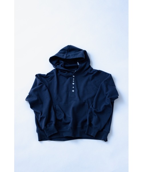 TAMYU(タミュー)の「TAMYU - Morse Button Sweat Hoodie / モールスボタンスウェットパーカー(パーカー・メンズ・グレイッシュブルー/ブラック・FREE)」の7枚目の写真