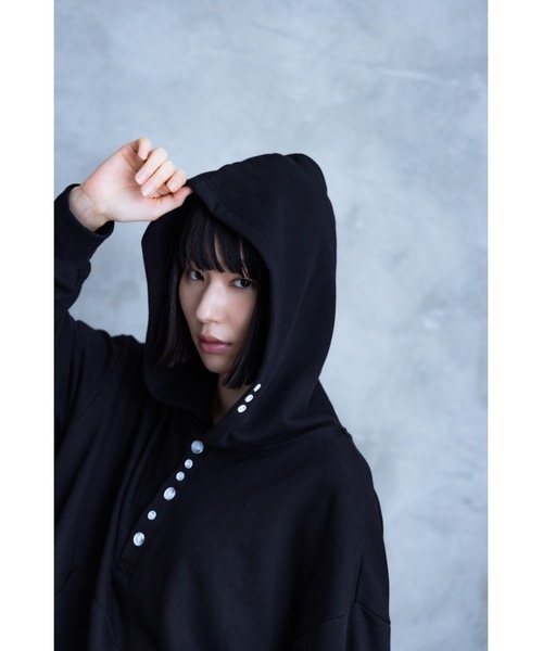 TAMYU(タミュー)の「TAMYU - Morse Button Sweat Hoodie / モールスボタンスウェットパーカー(パーカー・メンズ・グレイッシュブルー/ブラック・FREE)」の16枚目の写真