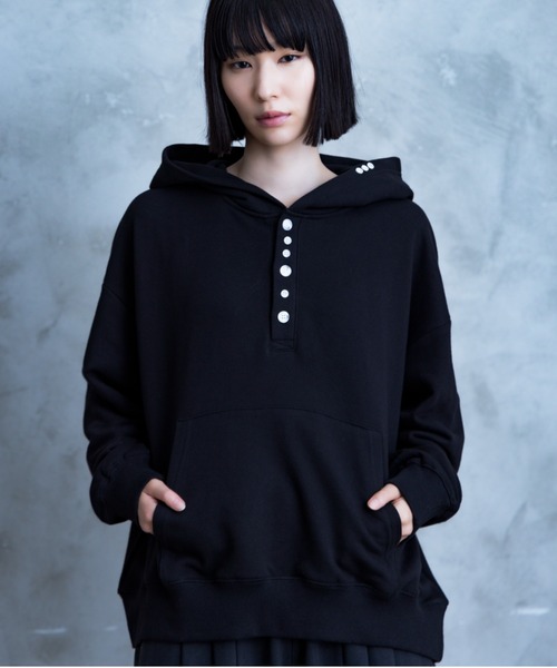 TAMYU(タミュー)の「TAMYU - Morse Button Sweat Hoodie / モールスボタンスウェットパーカー(パーカー・メンズ・グレイッシュブルー/ブラック・FREE)」の12枚目の写真