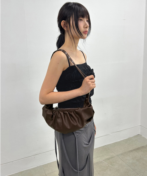 FLAREUP(フレアアップ)の「Draped Leather Bag (FL-745_Brown)(ショルダーバッグ・レディース・ブラウン・OS)」の4枚目の写真