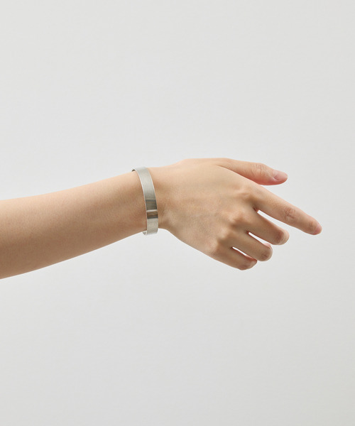 And A(アンドエー)の「And A アンドエー / SVPT BANGLE シルバー925プレーティングバングル / AA-BG-11(バングル/リストバンド・メンズ・シルバー・FREE)」の3枚目の写真