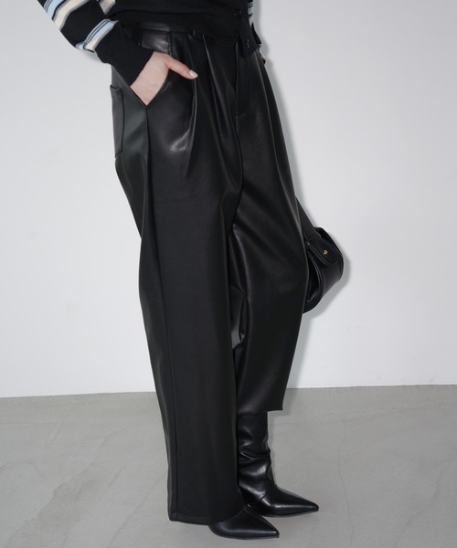 chuclla（チュクラ）の「フェイクレザー タックワイドパンツ chw26a058（その他パンツ・レディース・ブラック・L/M/S）」の8枚目の写真