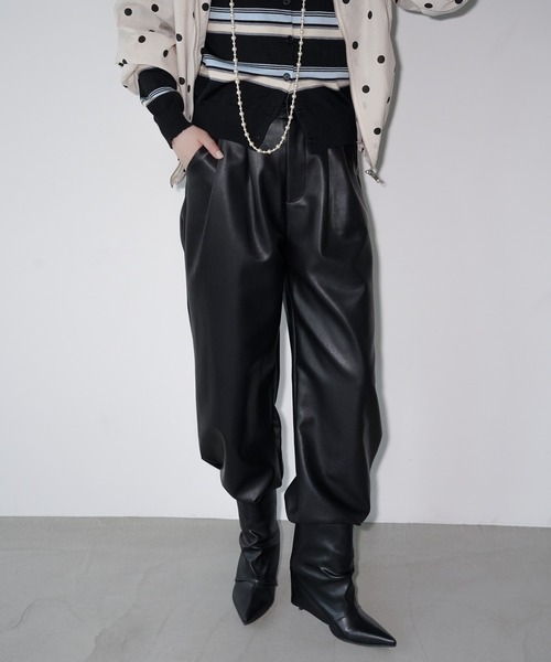 chuclla（チュクラ）の「フェイクレザー タックワイドパンツ chw26a058（その他パンツ・レディース・ブラック・L/M/S）」の14枚目の写真