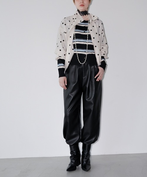 chuclla（チュクラ）の「フェイクレザー タックワイドパンツ chw26a058（その他パンツ・レディース・ブラック・L/M/S）」の15枚目の写真