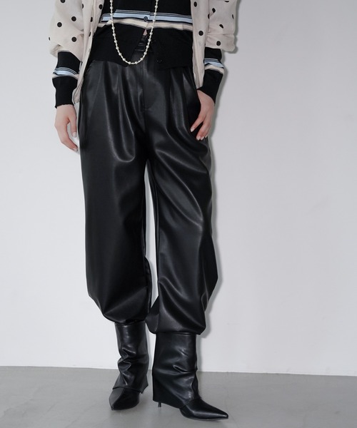 chuclla（チュクラ）の「フェイクレザー タックワイドパンツ chw26a058（その他パンツ・レディース・ブラック・L/M/S）」の16枚目の写真
