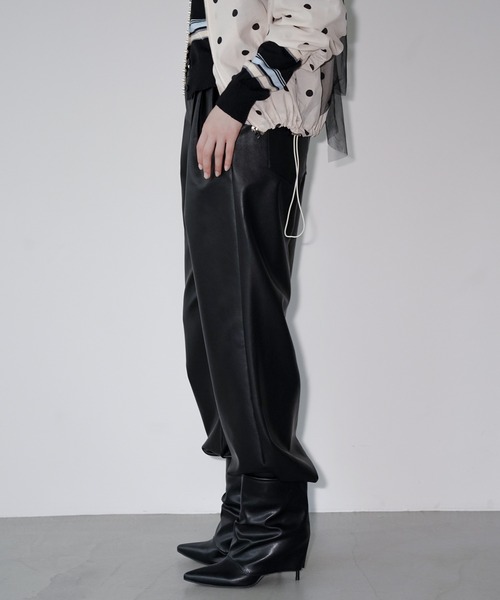 chuclla（チュクラ）の「フェイクレザー タックワイドパンツ chw26a058（その他パンツ・レディース・ブラック・L/M/S）」の19枚目の写真