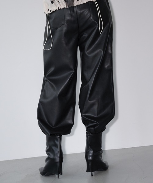 chuclla（チュクラ）の「フェイクレザー タックワイドパンツ chw26a058（その他パンツ・レディース・ブラック・L/M/S）」の20枚目の写真