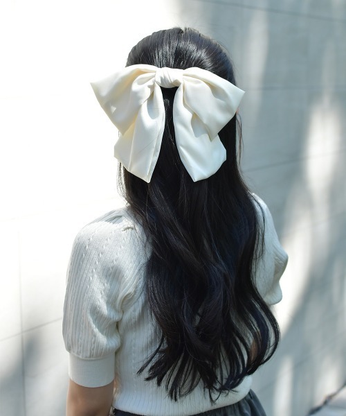 F i.n.t(フィント)の「グランサテンリボンバレッタ/fint フィント(バレッタ/ヘアクリップ・レディース・オフホワイト・FREE)」の1枚目の写真