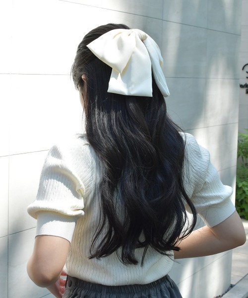 F i.n.t(フィント)の「グランサテンリボンバレッタ/fint フィント(バレッタ/ヘアクリップ・レディース・オフホワイト・FREE)」の2枚目の写真