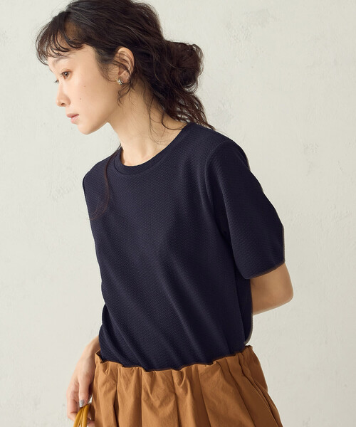 COMME CA ISM(コムサイズム)の「膨れジャガード ベーシック Tシャツ/セットアップ対応(Tシャツ/カットソー・レディース・アイボリー/ネイビー/ブラック・LARGE/MEDIUM)」の1枚目の写真