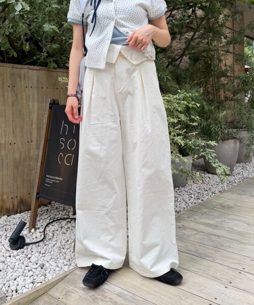 w closet（ダブルクローゼット）の「折り返しタックパンツ（その他パンツ・レディース・ブラック/ブラウン/オフホワイト・SMALL/MEDIUM）」の4枚目の写真