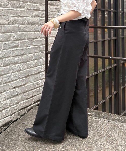 w closet（ダブルクローゼット）の「折り返しタックパンツ（その他パンツ・レディース・ブラック/ブラウン/オフホワイト・SMALL/MEDIUM）」の8枚目の写真