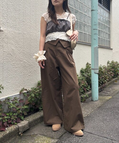 w closet（ダブルクローゼット）の「折り返しタックパンツ（その他パンツ・レディース・ブラック/ブラウン/オフホワイト・SMALL/MEDIUM）」の10枚目の写真
