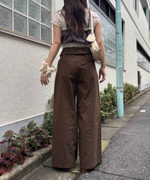 w closet（ダブルクローゼット）の「折り返しタックパンツ（その他パンツ・レディース・ブラック/ブラウン/オフホワイト・SMALL/MEDIUM）」の11枚目の写真