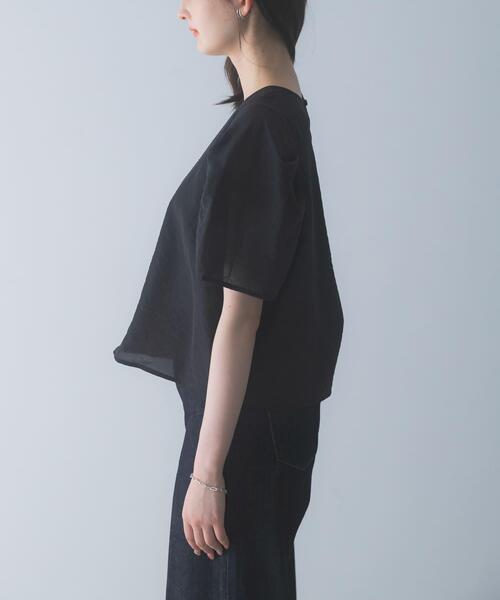URBAN RESEARCH ROSSO WOMEN（アーバンリサーチ　ロッソ）の「『WEB限定』フォルムスリーブシアーブラウス（シャツ/ブラウス・レディース・ボルドー/ホワイト/ブラック・FREE）」の18枚目の写真