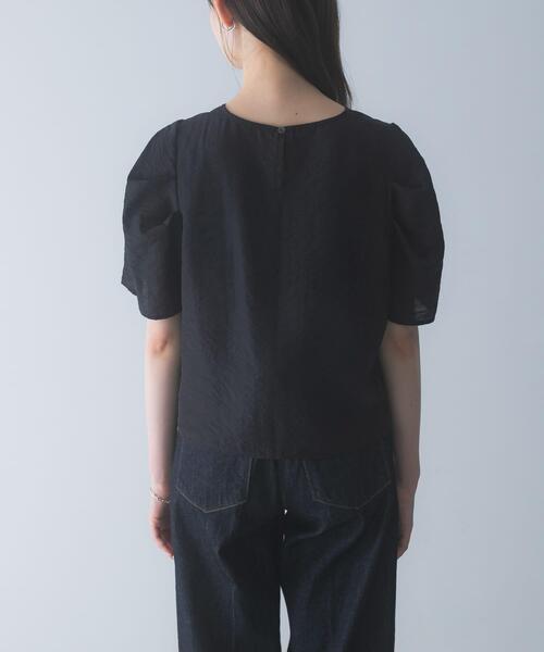 URBAN RESEARCH ROSSO WOMEN（アーバンリサーチ　ロッソ）の「『WEB限定』フォルムスリーブシアーブラウス（シャツ/ブラウス・レディース・ボルドー/ホワイト/ブラック・FREE）」の19枚目の写真