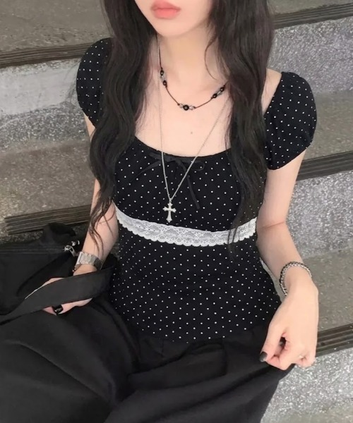 SHEPP(シープ)の「レース切替 ドット柄 オフショルダー シャーリングブラウス 半袖 トップス(Tシャツ/カットソー・レディース・グレー/ホワイト/ブラック・F)」の3枚目の写真