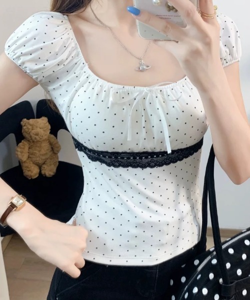 SHEPP(シープ)の「レース切替 ドット柄 オフショルダー シャーリングブラウス 半袖 トップス(Tシャツ/カットソー・レディース・グレー/ホワイト/ブラック・F)」の10枚目の写真