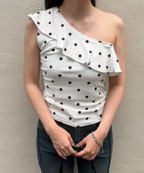 mebole(メボレ)の「dot frill one shoulder top(Tシャツ/カットソー・レディース・ホワイト・FREE)」の1枚目の写真