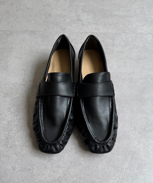 Thevon(ゼボン)の「ギャザーローファー(ローファー・レディース・ブラック・S/L/M)」の3枚目の写真